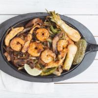 Fajitas Texanas · Beef, chicken and shrimp.