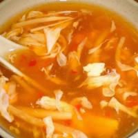 Hot & Sour Soup - 酸辣汤 · Sopa picante y agria
Spicy vegetables broth with Mixed Vegetables