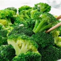 Garlic Broccoli - 蒜蓉芥兰 · Brócoli Al Ajillo
- Served with a Pint of steamed rice