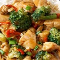 Chicken With Broccoli - 芥兰鸡 · Pollo con Brócoli
- Served with a Pint of steamed rice.