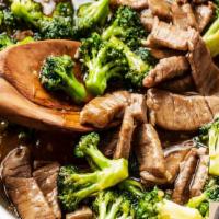 Beef With Broccoli - 芥兰牛 · Ternera con Brócoli
- Served with a Pint of steamed rice.