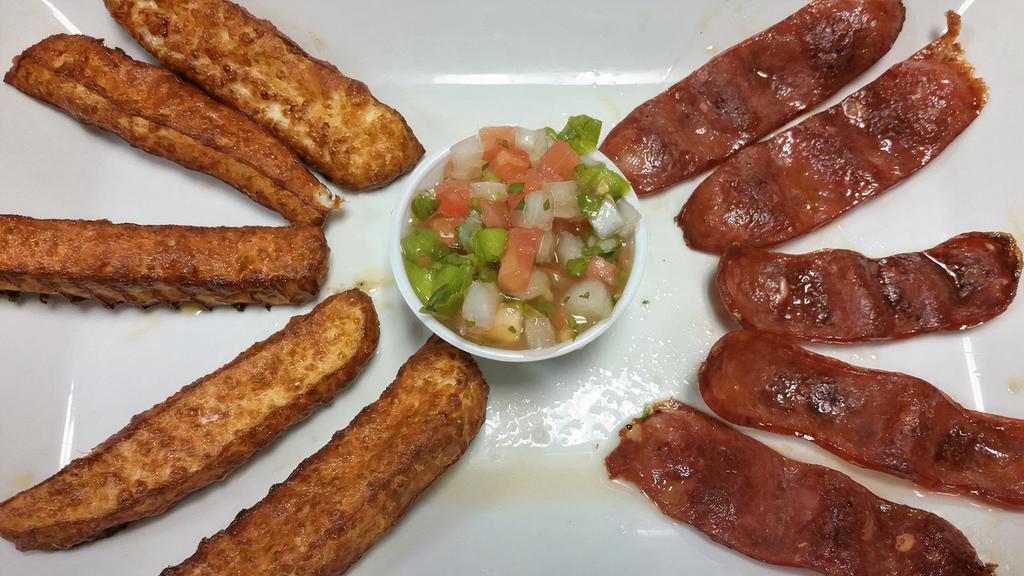 Queso Frito Y Chorizo · Fried cheese and sausage.