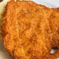 Tradicional · Chicken pounded thin with breadcrumbs and fried