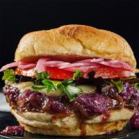 Orígenes Burger · Ground beef with a mixture caramelized onions , lettuce in a red wine sauce.