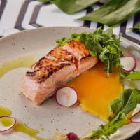 Salmon Spa · Salmon fillet with crispy skin in a light butter sauce . topped with watercress , radishes y...