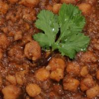 Lahori Choley · Garbanzo beans cooked in tomatoes, onions, and spices. Served with 1 side dish.