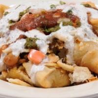 Samosa Chat · 2 pieces vegetable samosa, chickpeas, onion tomato, topped with mint sauce and tamarind sauce.