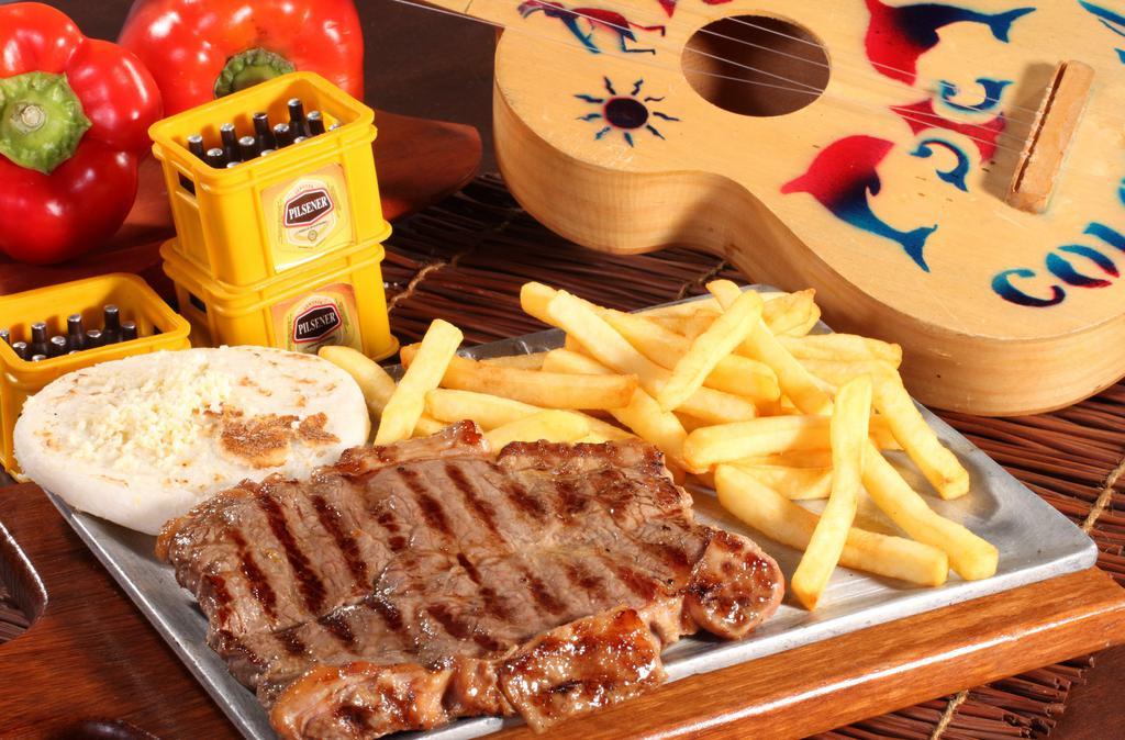 Churrasco  · Churrasco servido con papa francesa y arepa con queso/ Churrasco served with fries and with grated cheese.