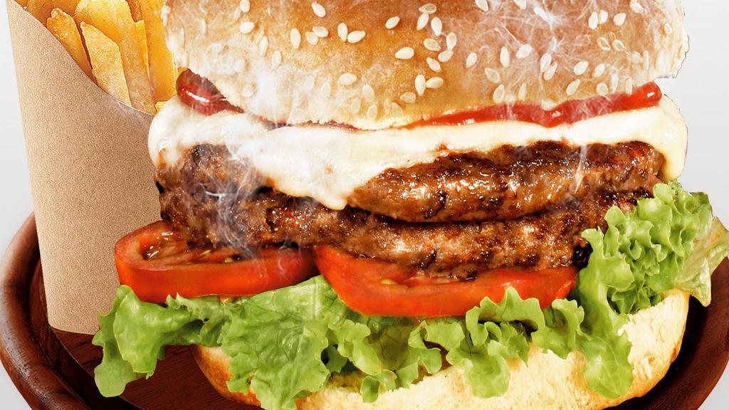 Hamburguesa De Res Doble / Double Beef Burger · Hamburguesa doble carne  con queso, tomate y lechuga/ Double cheese burger with tomato and lettuce