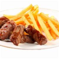 Papas Con Carne / Beef And Fries · Tiritas de carne acompanadas con papitas a la francesa y bebida en caja/ Beef strips with fr...