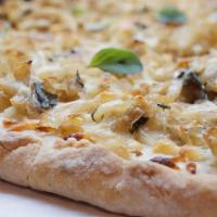 Pizza Fugazzeta · white sauce, braised onion, provolone cheese, oregano