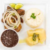 Masitas De Puerco · Todos los platos incluyen arroz, frijoles, yuca o maduro y pan.