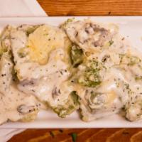 Spinach Ravioli · Spinach filled ravioli served in a creamy alfredo sauce with mushrooms and broccoli.