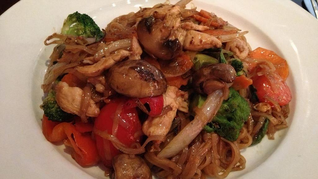 Pad Kee Mao Lunch · Mild spicy, contain shellfish. Rice noodles sautéed with your choice of meat, broccoli, carrots, onions, mushrooms, basil, bell peppers, and long hot peppers in a Thai basil sauce.