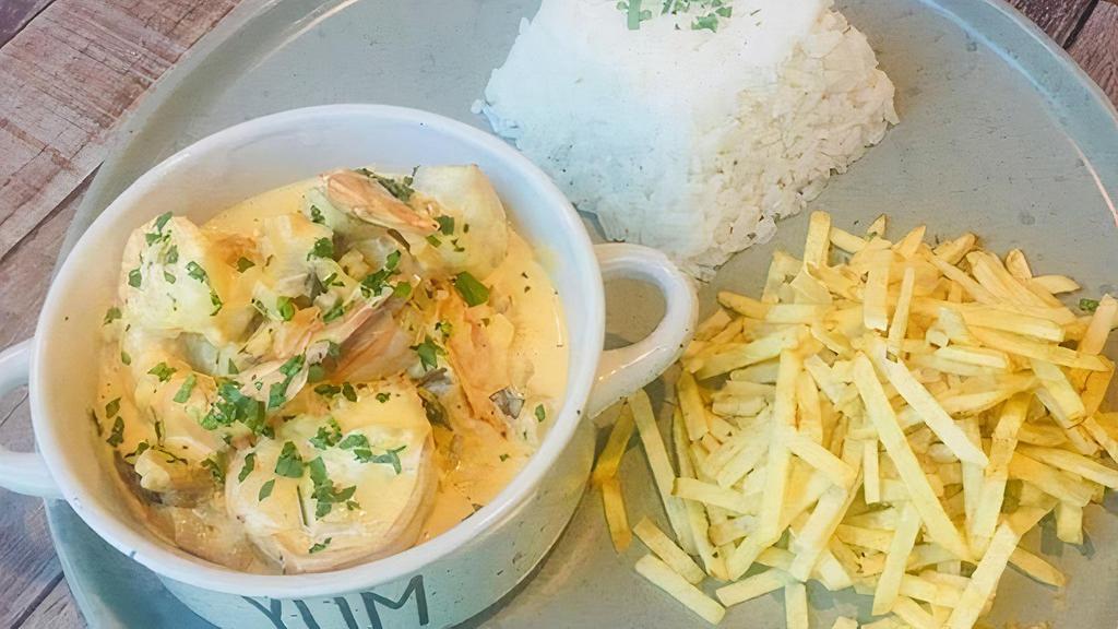 Strogonofe De Camarao · delicious creamy sauce with shrimps and mushrooms. Served with white rice and stick potatoes
