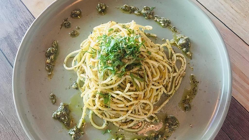 Spaghetti Ao Pesto · spaghetti pasta, shredded parmesan  and pesto souce