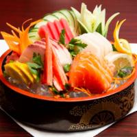Sashimi Mori · Sixteen pieces of sashimi.