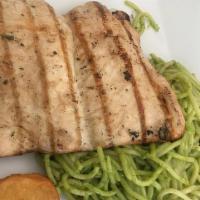 Tallarin Verde Con Pollo · Spaghetti covered in pesto (green) sauce with grilled chicken