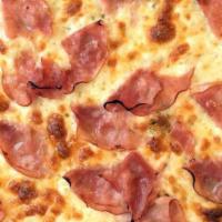 Pizza Con Prosciutto · Pizza with Mozzarella cheese , Ham and Black Pepper.