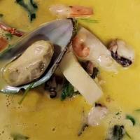 Seafood Soup · Sopa Marinera