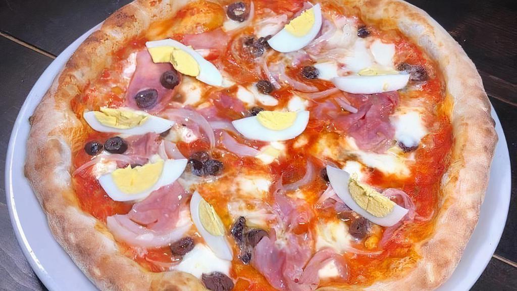 Toscana · Fresh mozzarella , ham , onion , olive , egg,  tomate sauce