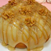 (Small Slice) Churros · Bundt vanilla cake with dulce de leche and white brigadeiro