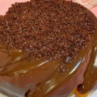 (Small Slice) Cenoura C/ Brigadeiro · Bundt carrot cake with milk chocolate brigadeiro
