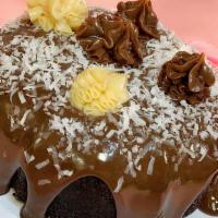 (Small Slice ) Prestígio · Bundt chocolate cake with milk chocolate and coconut brigadeiro