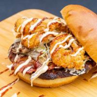 Texas Burger · Ocho onzas de mezcla especial de Picaña, repollo,  tocineta, queso americano, Cerdo de la ca...