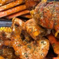 Seafood Boil · 1 XL Snow Crab Cluster, 1- 5oz Lobster Tail, 5 Shrimp, Corn, Egg and Potatoes.