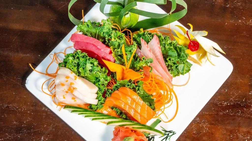 Sashimi Deluxe · 21 pieces of assorted raw fish