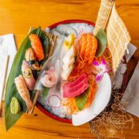 Sushi & Sashimi Combo · Favorite. Eight pieces of sushi and sashimi, tuna roll and salmon roll.