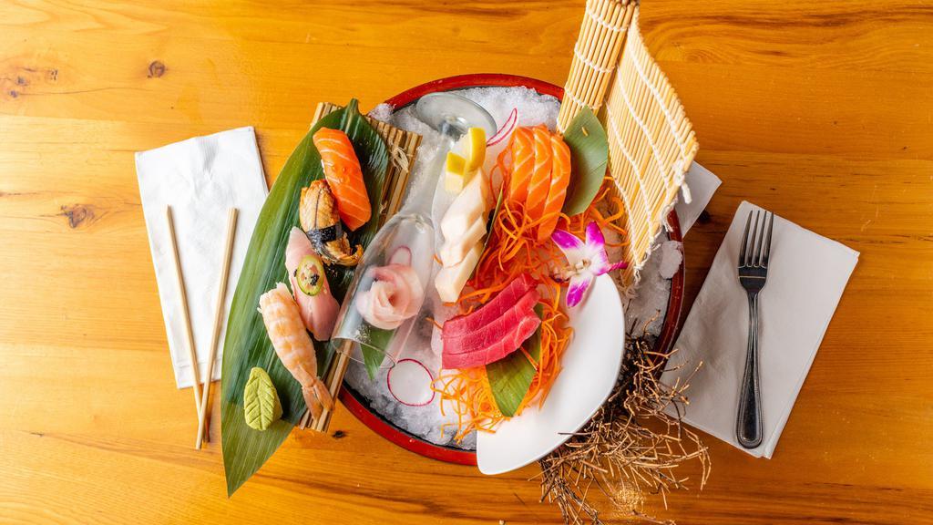Sushi & Sashimi Combo · Favorite. Eight pieces of sushi and sashimi, tuna roll and salmon roll.