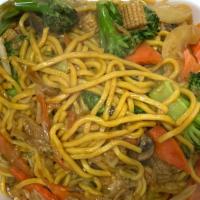 Vegetable Lo Mein / 蔬菜撈麵 · Served with soft noodles. / 附軟麵.