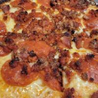 Pizza Amantes De La Carne / Meatlovers Pizza · Pepperoni, chorizo, tocino. / Pepperoni, chorizo, bacon.