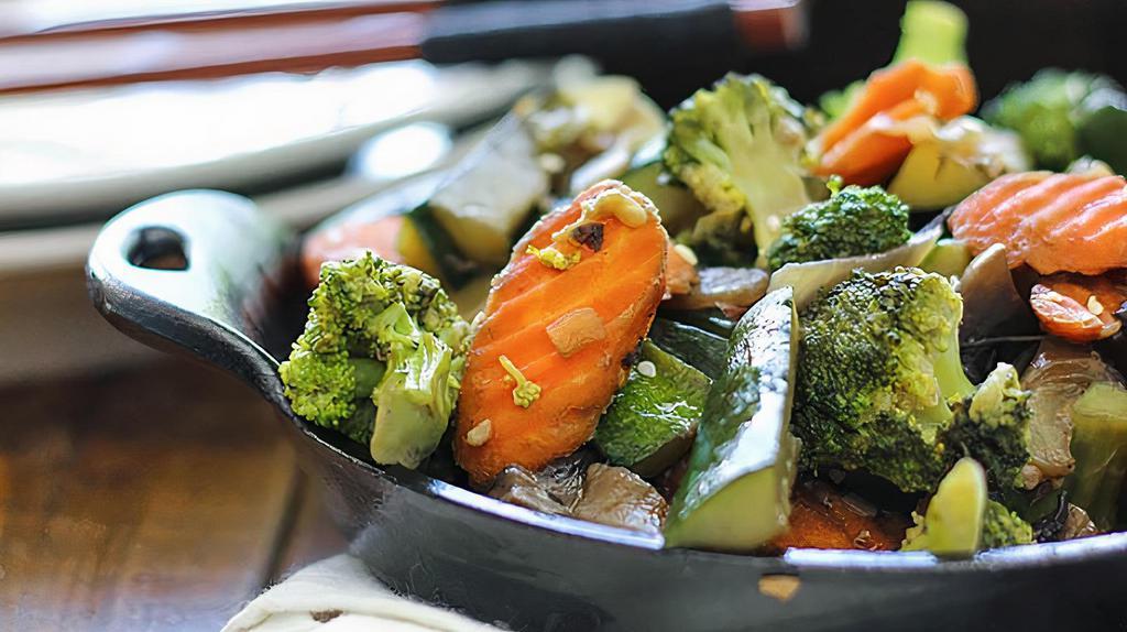 Hibachi Vegetable Dinner · Hibachi grill  seasonal vegetable. served with fried rice and house salad