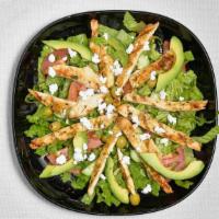 Ensalada Altoque / Salad Altoque · Lechuga, pollo, pepino, tomate, cebolla roja, olivas, aguacate. / Lettuce, chicken, cucumber...