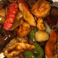 Happy Family (Familia Feliz) · Shrimp, scallops, roast pork, beef chicken with vegetable.