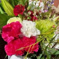 Signature Bouquet · This awesome assortment of market fresh flowers of designer's choice is gathered, stuffed, a...