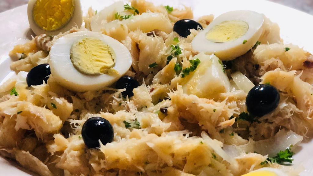 Bacalhau A Gomes De Sa · Shredded codfish, boiled egg and potatoes.