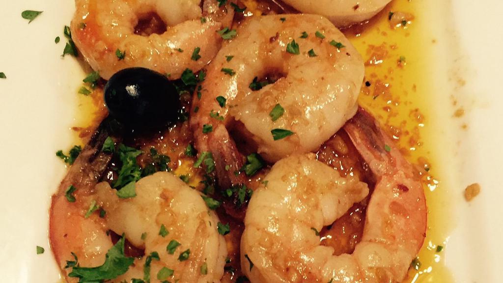 Camarao Alho · Shrimps in garlic sauce.
