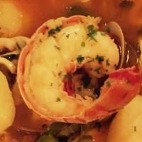 Cataplana De Mariscos Algarve · Algarve seafood stew: Fish, clams, shrimps, mussels, squid, lobster tail and in tomato sauce.