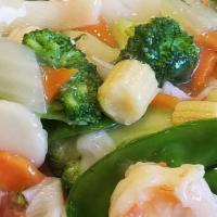 Seafood Combo · Shrimp scallops,crab meat with Chinese vegetable in a white sauce.