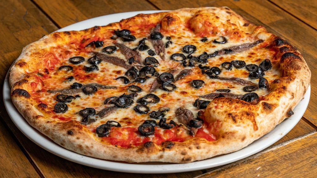 Anchovies · Tomate sauce, mozzarella cheese, anchovies and black olives.