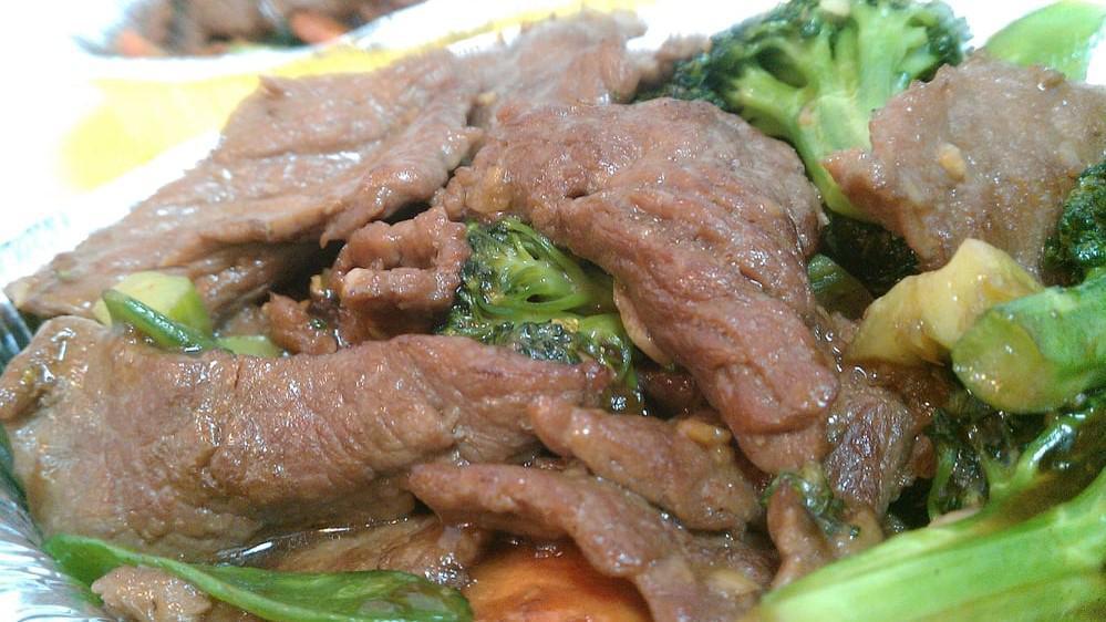 Beef Or Chicken With Broccoli · Served with choice of soup - egg drop, wonton, mixed or hot and sour. Egg roll and pork fried rice.