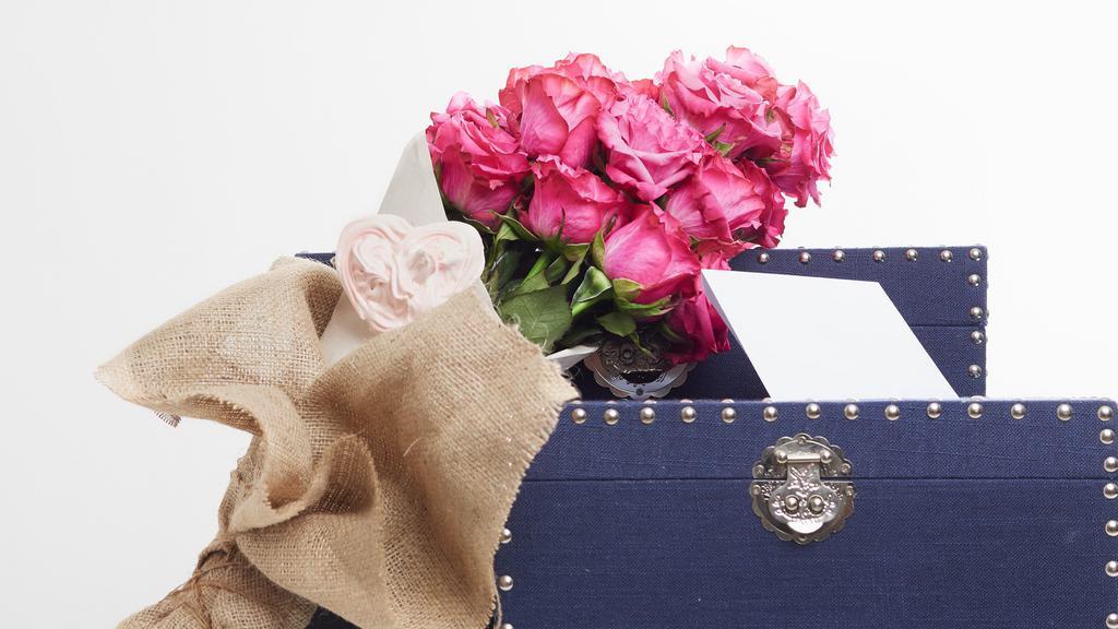 Flower Wrap · The gift that never fails. The romantic, classic and chic. A dozen roses.