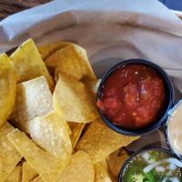 Salsa Dips & Chips  · Tomatoes, onions, fresh jalapeños, green chilies & lime.