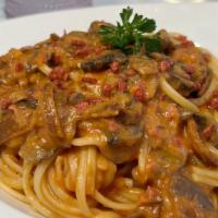 Vegan Linguine Amor Di Pasta · Linguine pasta with vegan pink vodka sauce, vegan bacon, and mushrooms.