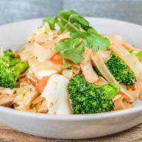 Pad Z U · Rice noodles stir fried with broccoli, carrots, cabbage, mushrooms, eggs, & home-made sweet ...