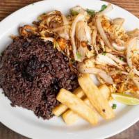 Vaca Frita De Pollo · Grilled Shredded Chicken topped with onions